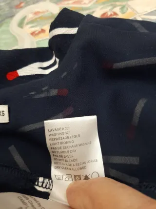 Vestido azul con estampado de cerillas