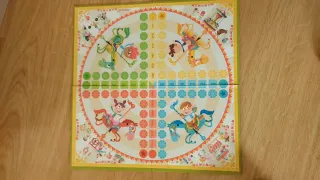 Juego de mesa parchís. Petits Chevaux de Janod