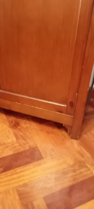 Mueble de madera antiguo