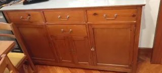 Mueble de madera antiguo