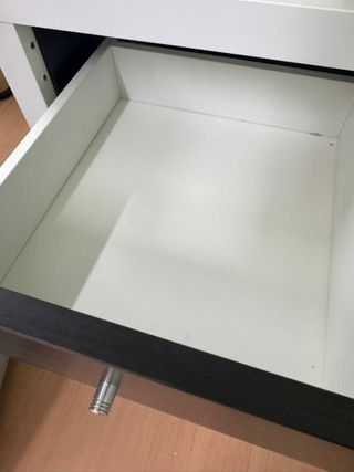 Mueble 4 cajones blanco y negro