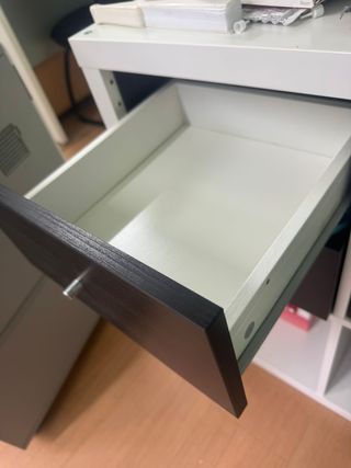 Mueble 4 cajones blanco y negro