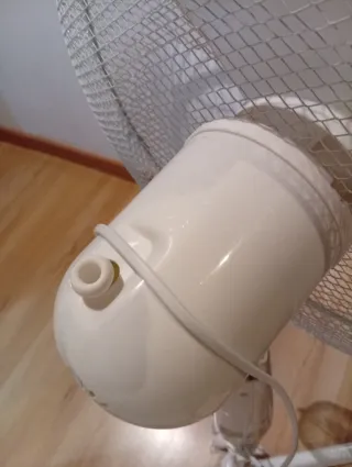 Ventilador de pie blanco