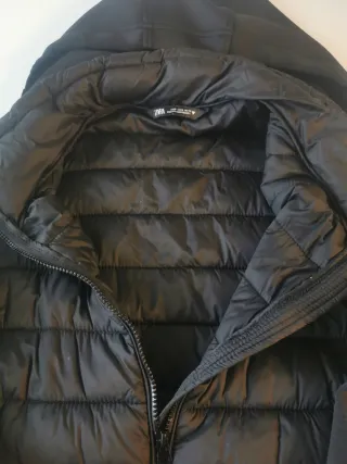 Plumífero Zara Negro con Capucha