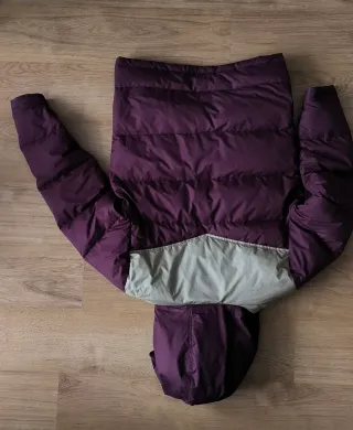 Chaqueta Vans plumífera morada y beige