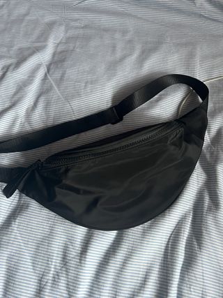 Riñonera negra de nylon