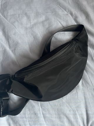Riñonera negra de nylon