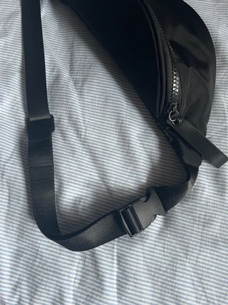 Riñonera negra de nylon