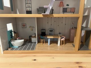 Casa de muñecas de madera