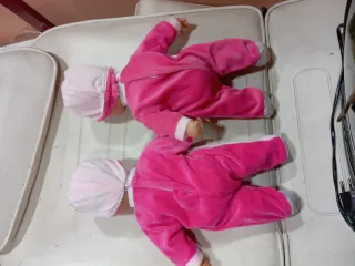 Dos muñecos bebés con sonido