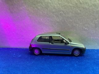 COCHE EN MINIATURA RENAULT CLIO ESCALA 1:43