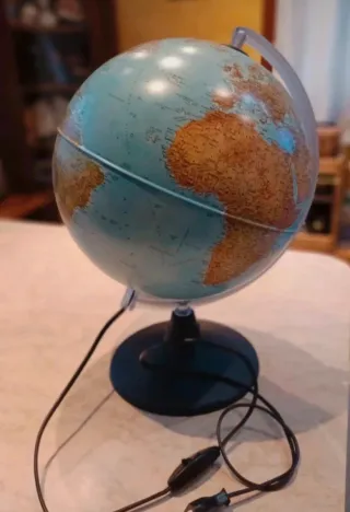 Mappamondo illuminato