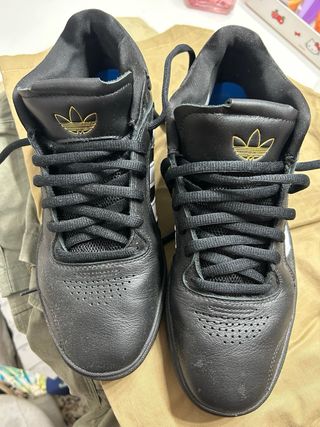 Tenis Adidas Tyshawn Negros