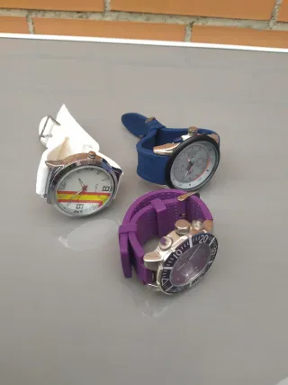 Lote 3 Relojes CALGARY Blanco,Azul y Morado.NUEVOS
