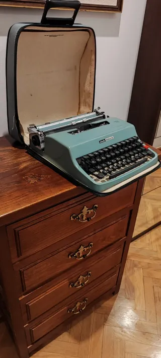 Máquina de escribir Olivetti Lettera 32