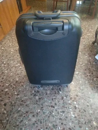 Maleta Delsey mediana con ruedas