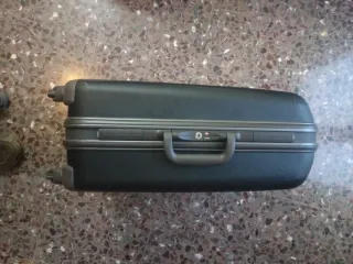 Maleta Delsey mediana con ruedas