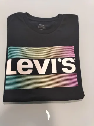 T-shirt Levi's nera con logo arcobaleno