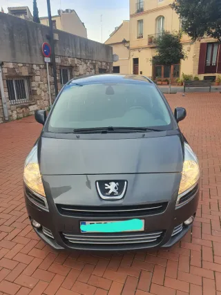 Peugeot 5008 2013