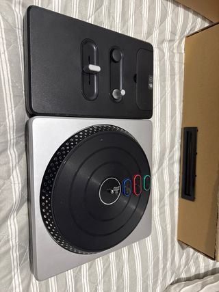 Controller per il videogioco Dj Hero di XBOX 360