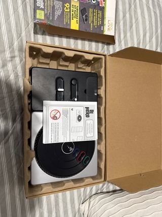 Controller per il videogioco Dj Hero di XBOX 360