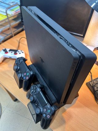 PS4 500 GB con 3 mandos