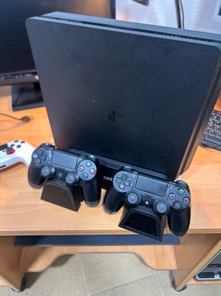 PS4 500 GB con 3 mandos