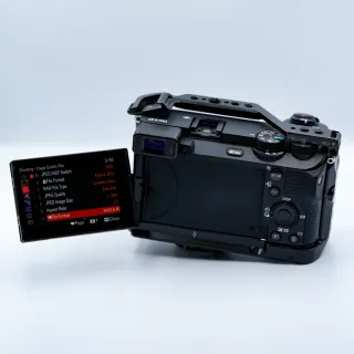 Sony A6700 + SmallRig Cage