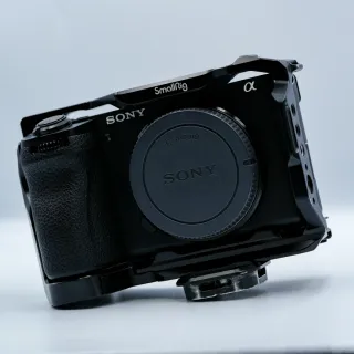 Sony A6700 + SmallRig Cage