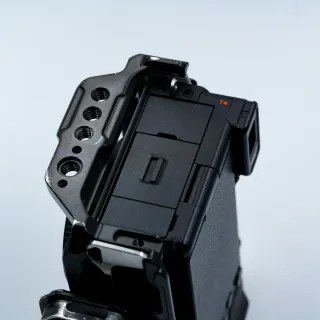 Sony A6700 + SmallRig Cage