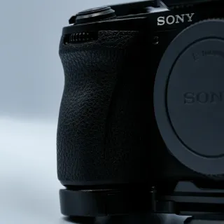 Sony A6700 + SmallRig Cage