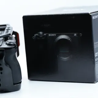 Sony A6700 + SmallRig Cage