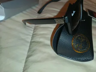 Gafas de sol Ray-Ban negras. Lentes verde