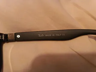 Gafas de sol Ray-Ban negras. Lentes verde