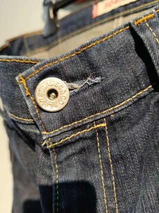 Pantalón Levi's 504 Azul Oscuro . Talla 33