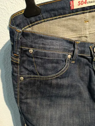 Pantalón Levi's 504 Azul Oscuro . Talla 33