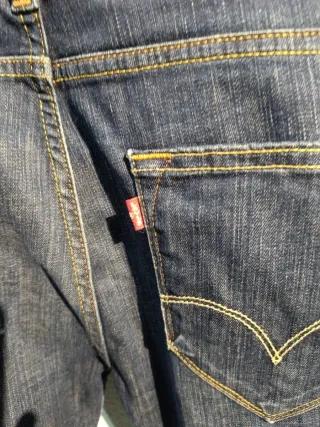 Pantalón Levi's 504 Azul Oscuro . Talla 33