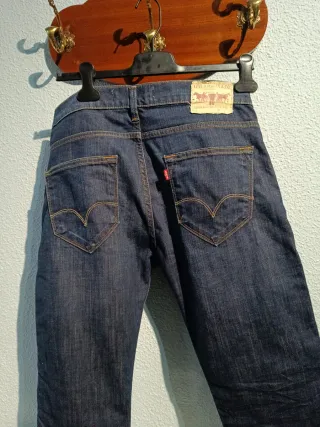Pantalón Levi's 504 Azul Oscuro . Talla 33