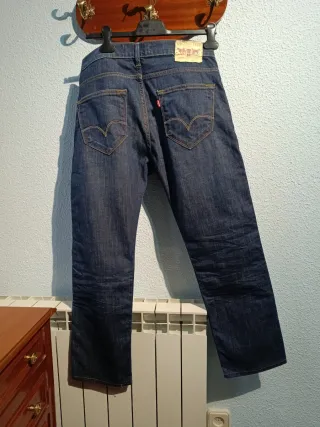 Pantalón Levi's 504 Azul Oscuro . Talla 33