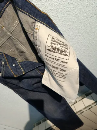 Pantalón Levi's 504 Azul Oscuro . Talla 33