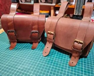 Riñonera o bolso de cuero marrón