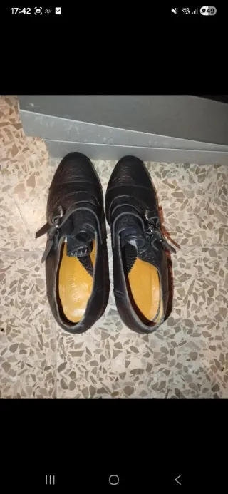 Tacones Lotusse Negros Hebillas