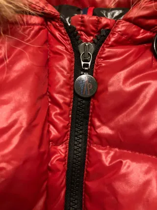 Moncler Piumino Rosso con Cappuccio Pelliccia