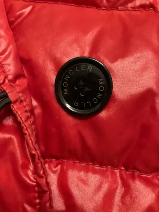 Moncler Piumino Rosso con Cappuccio Pelliccia