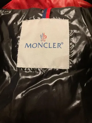 Moncler Piumino Rosso con Cappuccio Pelliccia