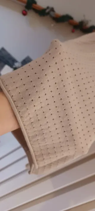 Maglia morbida traforata beige