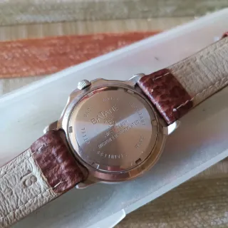 Reloj BATANE de pulsera con detalles dorados