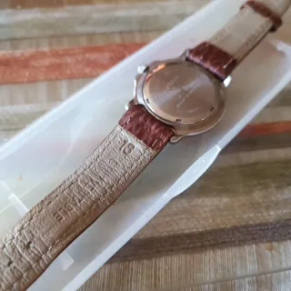 Reloj BATANE de pulsera con detalles dorados