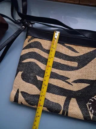 Bolso de rafia con estampado cebra