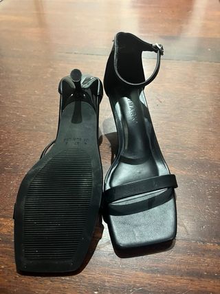 Sandalias de tacón bajo, usadas 3 horas.